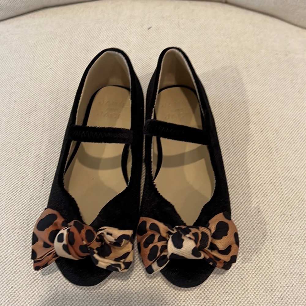 Janie and Jack side 8 black velvet girls shoe with leopard bow. Never been worn.